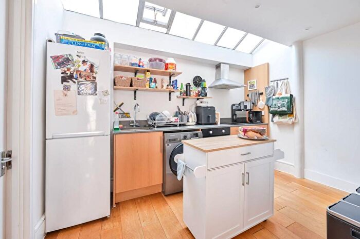 2 Bedroom Flat To Rent In Draymans Mews, Peckham Rye, London, SE15