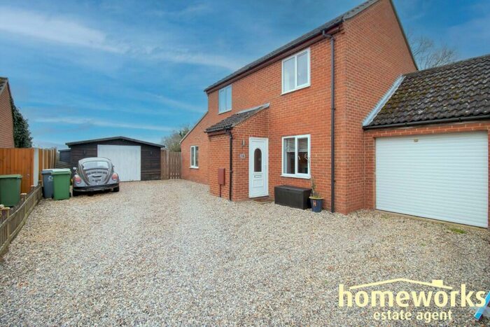 3 Bedroom Detached House For Sale In Highfield Close, NR20