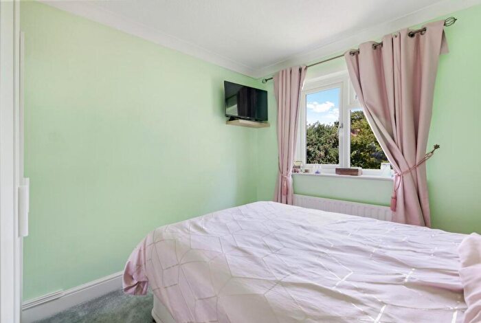 4 Bedroom Detached House For Sale In Walnut Grove, Banstead, SM7