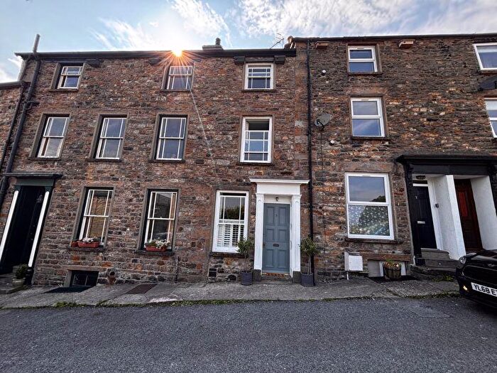 2 Bedroom Cottage For Sale In New Street, Sedbergh, LA10