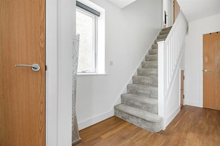 5 Bedroom Detached House For Sale In Haricot Vale Road, Bicester, OX27