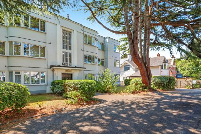 2 Bedroom Flat For Sale In Christchurch Road, Bournemouth, BH1