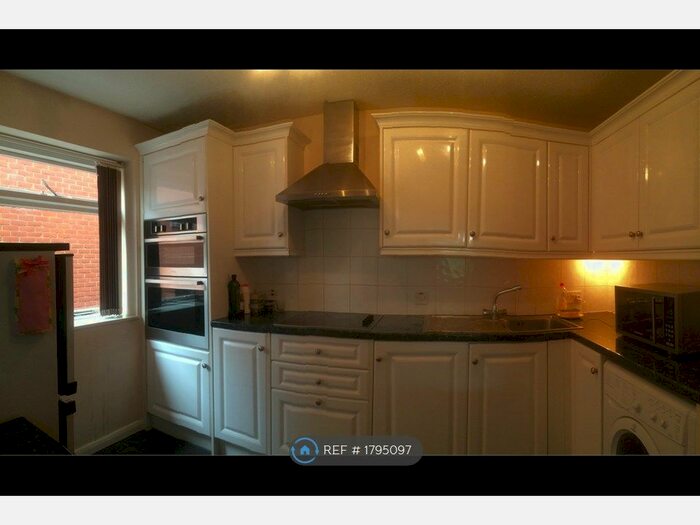 2 Bedroom Flat To Rent In Worple Road, Wimbledon, SW19