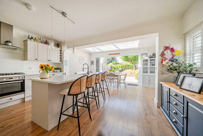 3 Bedroom Semi Detached House For Sale In Chatham Avenue, Bromley, BR2