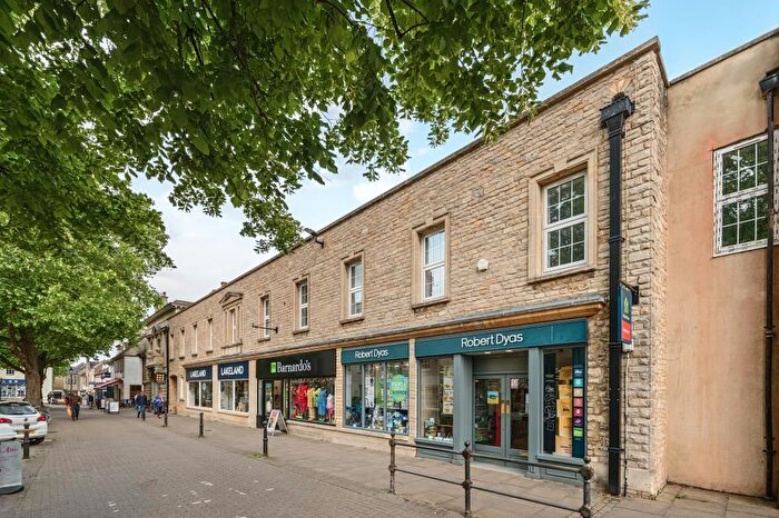 2 Bedroom Flat For Sale In Market Square, Witney, OX28