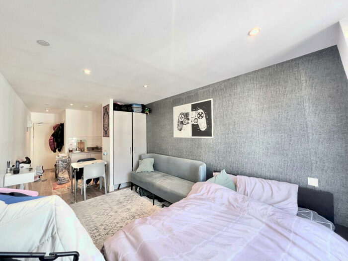 Flat To Rent In Luminaire Apartments, Kilburn High Road, NW6