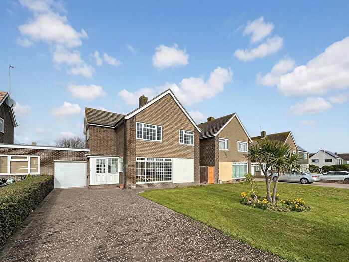 4 Bedroom Link Detached House For Sale In Marine Crescent, Goring-By-Sea, BN12