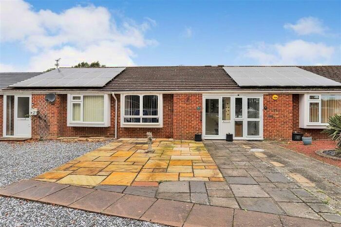 2 Bedroom Terraced Bungalow To Rent In Farm Dene Close, Highcliffe BH23