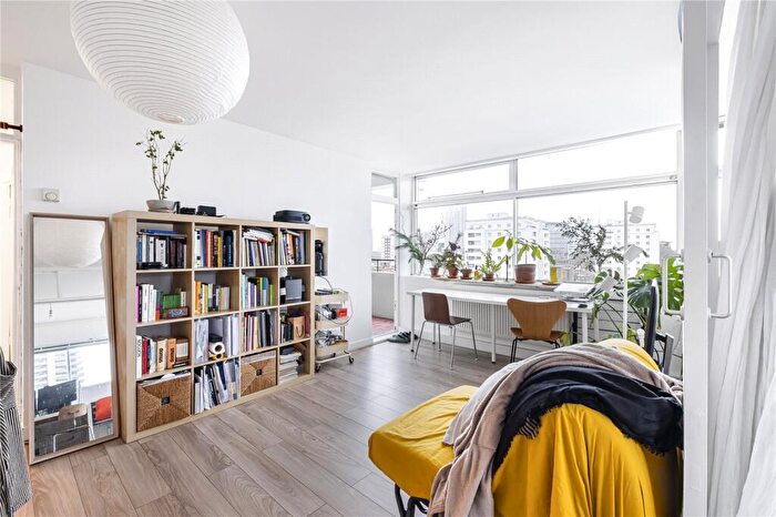 1 Bedroom Apartment To Rent In Golden Lane, Barbican, London, EC1Y