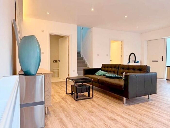 3 Bedroom Property To Rent In Brook Mews, London, N13