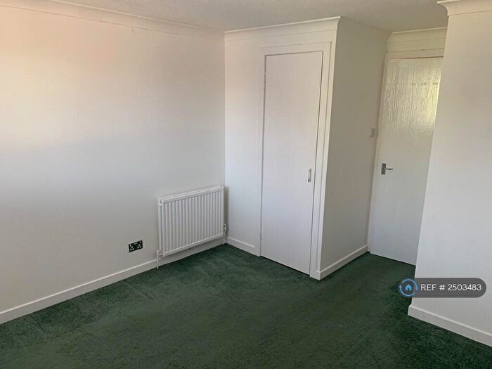 2 Bedroom Flat To Rent In Ardmaleish Crescent, Glasgow, G45