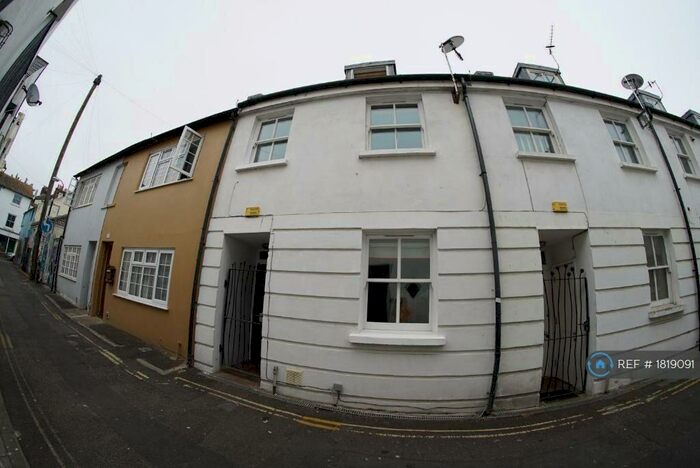 3 Bedroom Terraced House To Rent In St Georges Mews, Brighton, BN1