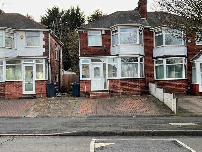 3 Bedroom Semi-Detached House To Rent In Chipperfield Road, Birmingham, B36