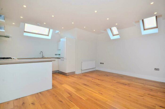 2 Bedroom Flat To Rent In Alexandra Grove, North Finchley, London, N12