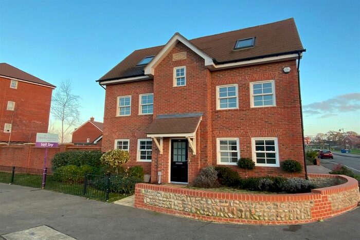 4 Bedroom Detached House To Rent In Newlands Avenue, Waterlooville, Hampshire, PO7