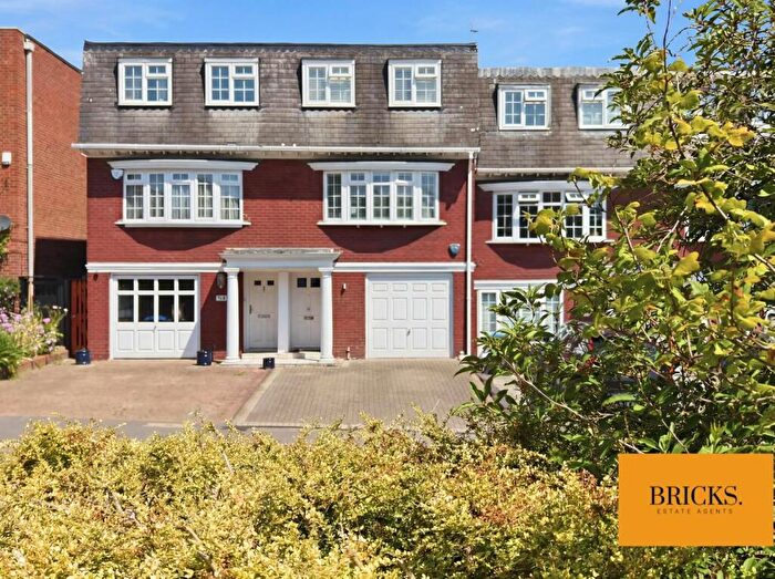 3 Bedroom Town House For Sale In Palmerston Road, Buckhurst Hill, IG9