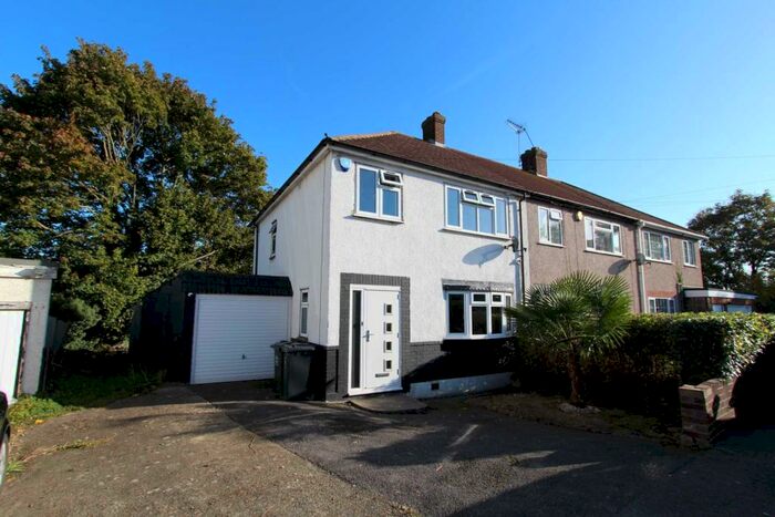 3 Bedroom End Of Terrace House To Rent In Clarendon Gardens, Dartford, DA2