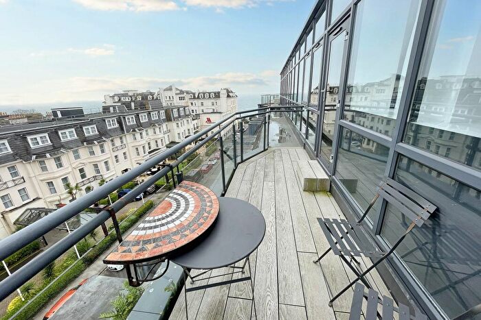 2 Bedroom Penthouse For Sale In West Cliff, BH2