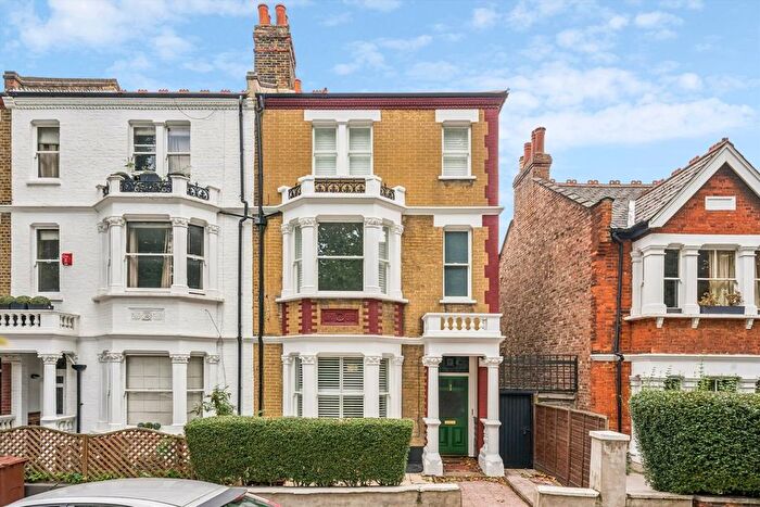 2 Bedroom Flat To Rent In Thorney Hedge Road, Chiswick, W4