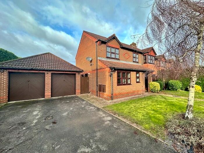 4 Bedroom Property To Rent In Earlsfield, Holyport, Maidenhead, SL6