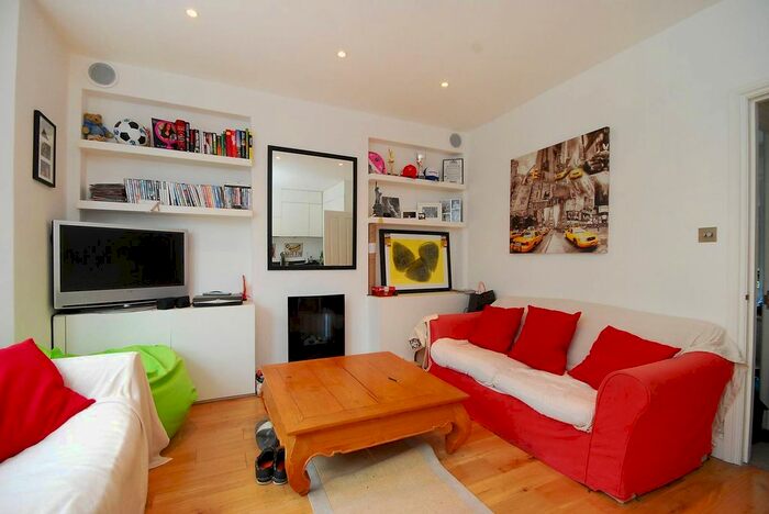 2 Bedroom Flat To Rent In Kelvedon Road, Parsons Green, London, SW6