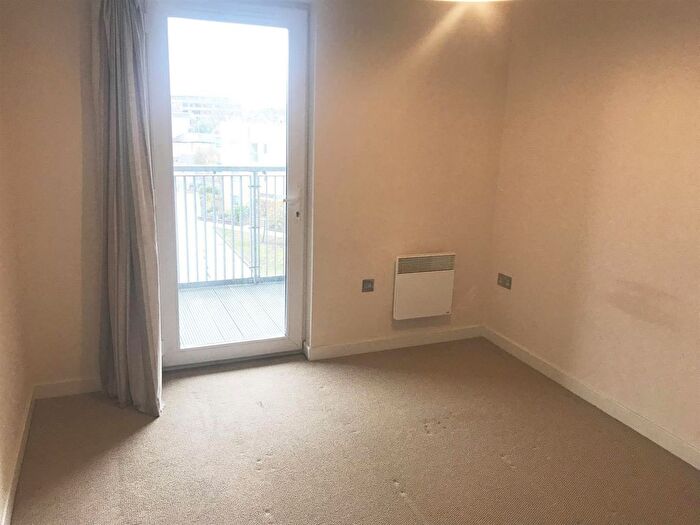 1 Bedroom Flat To Rent In Warren Close, CB2