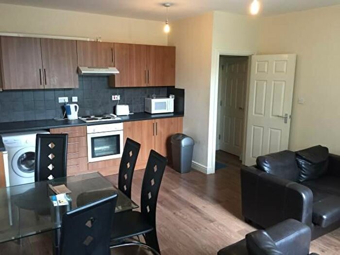 2 Bedroom Flat To Rent In Claremont, Bradford, BD7
