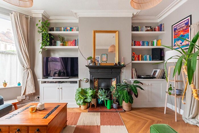 2 Bedroom Flat For Sale In Gloucester Road, Horfield, BS7