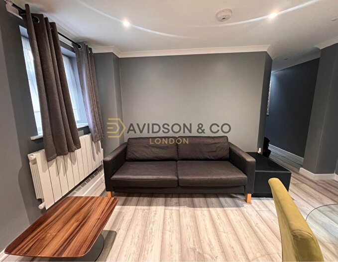 2 Bedroom Mews To Rent In Askew Road, London, W12