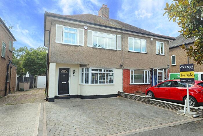3 Bedroom Semi-Detached House For Sale In Burnham Avenue, Ickenham, UB10
