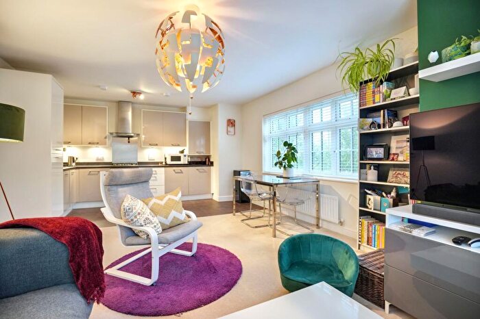 2 Bedroom Flat For Sale In Cobnut Avenue, Maidstone, ME15
