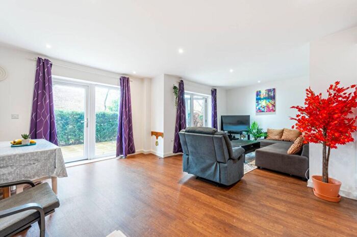 2 Bedroom Flat To Rent In Howard Road, Stanmore, HA7