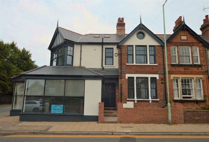 2 Bedroom Flat To Rent In Sandpit Lane, St Albans, Hertfordshire, AL1