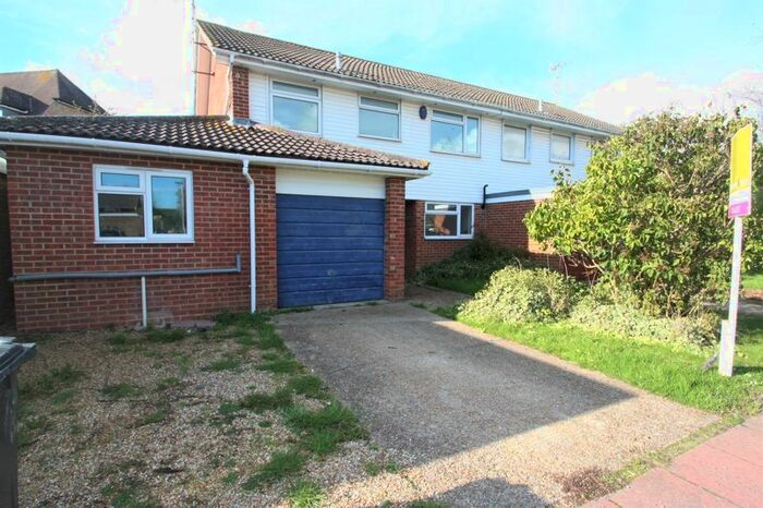 4 Bedroom Semi-Detached House To Rent In Vancouver Close, Worthing BN13