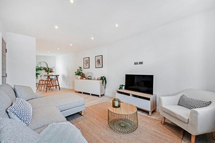 2 Bedroom Apartment For Sale In High Street, Beckenham, BR3