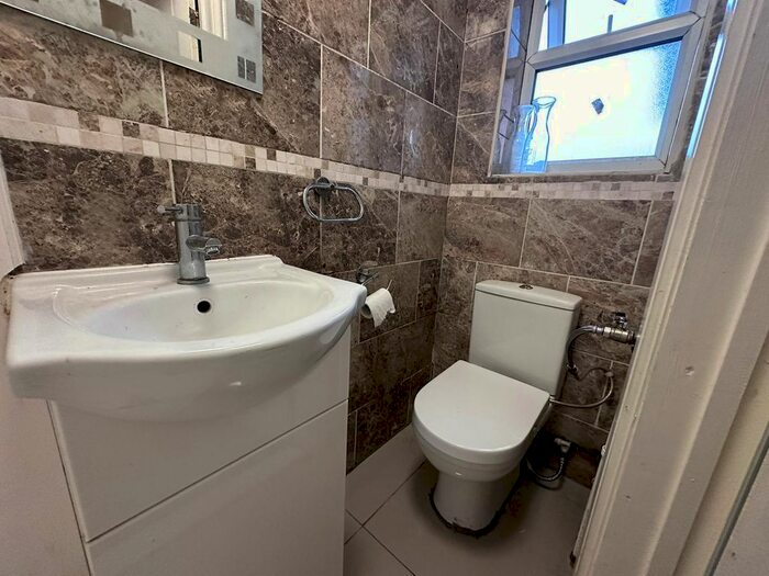 3 Bedroom Flat To Rent In Barley Lane, Romford, RM6