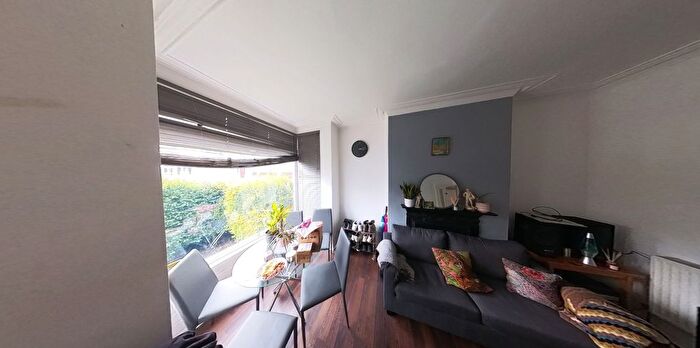 5 Bedroom Semi-Detached House To Rent In Newport View, Leeds, LS6