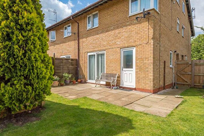 3 Bedroom Semi Detached House To Rent In Studley Knapp, Walnut Tree, MK7