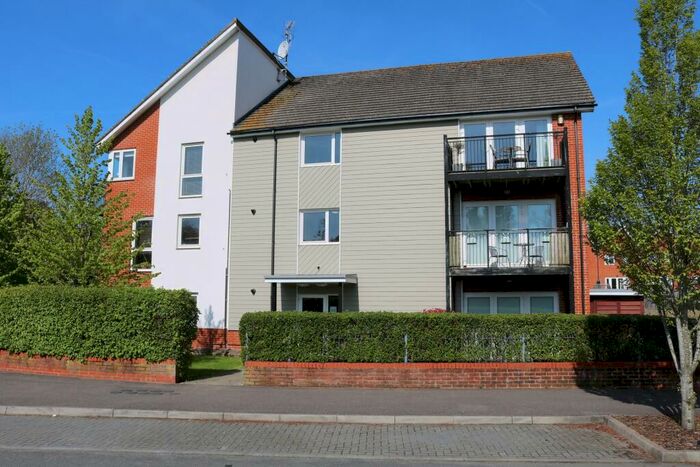 1 Bedroom Flat For Sale In Woodvale Lane, Haywards Heath, RH16