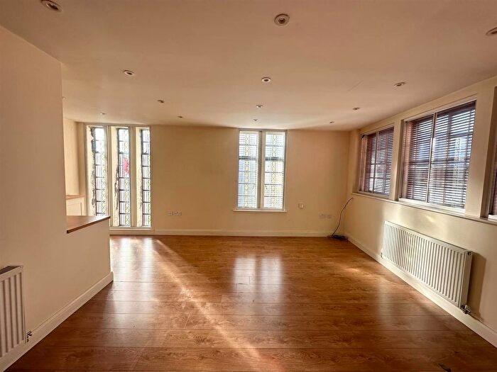 2 Bedroom Flat To Rent In Flat Court Chambers, Court Street, Stourbridge, DY8