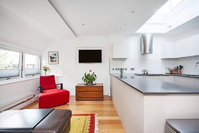 2 Bedroom Flat For Sale In Chandos Way, Golders Green, London, NW11