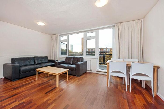 3 Bedroom Flat To Rent In Lockwood Square, Bermondsey, SE16