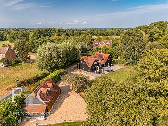 4 Bedroom Detached House For Sale In Carneles Green, Broxbourne, EN10
