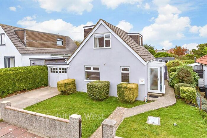 3 Bedroom Chalet For Sale In Downsview Avenue, Woodingdean, Brighton, East Sussex, BN2