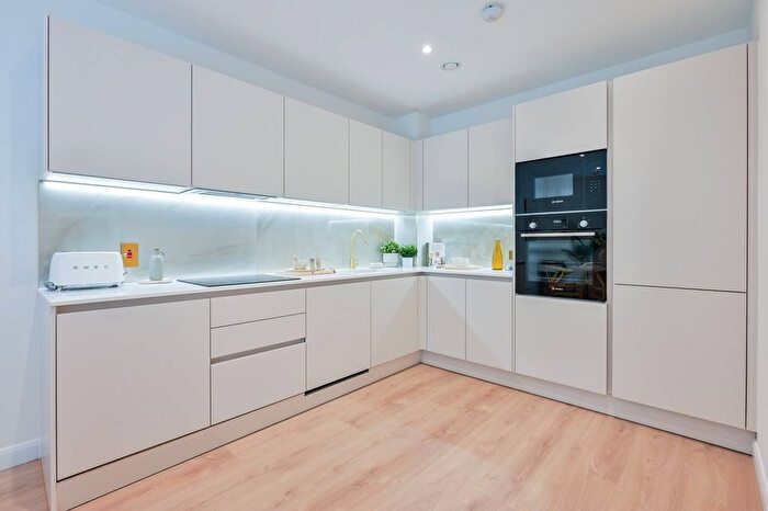 2 Bedroom Flat To Rent In Solomons Passage, Peckham Rye, London, SE15
