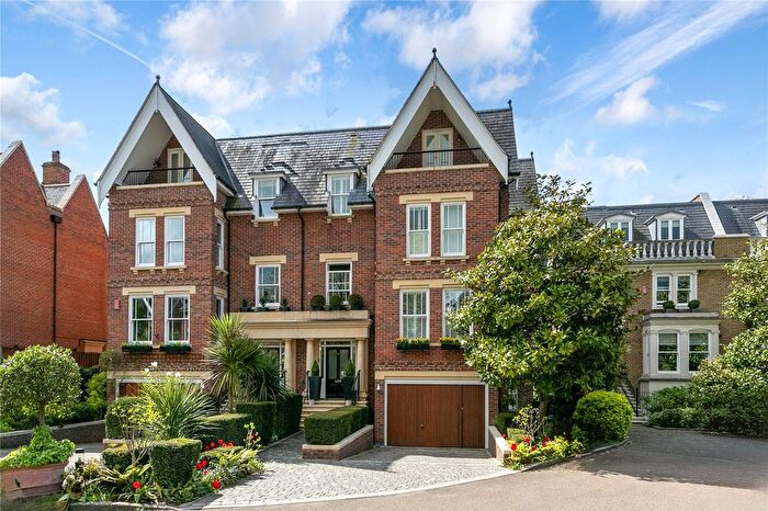 6 Bedroom Semi Detached House For Sale In Martineau Drive, St Margarets, TW1