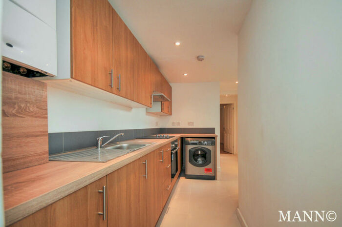 2 Bedroom Ground Flat To Rent In Hollydale Road, Nunhead, SE15