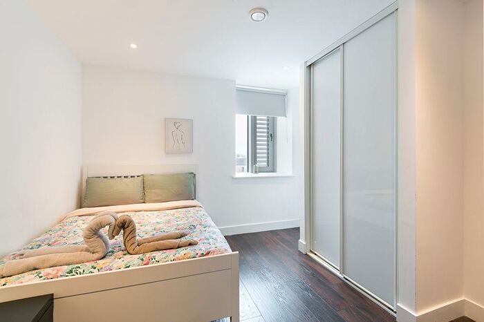 1 Bedroom Flat To Rent In Britannia Point, - Christchurch Road, Colliers Wood, London, SW19