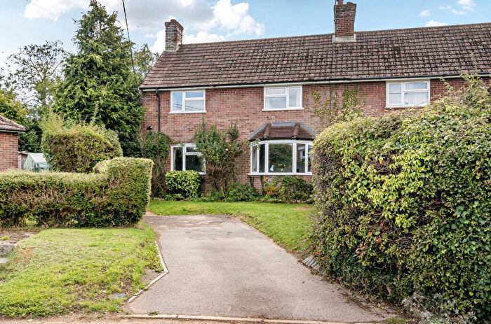 3 Bedroom Semi-Detached House For Sale In Chaffers Close, Long Sutton, Hook, Hampshire, RG29