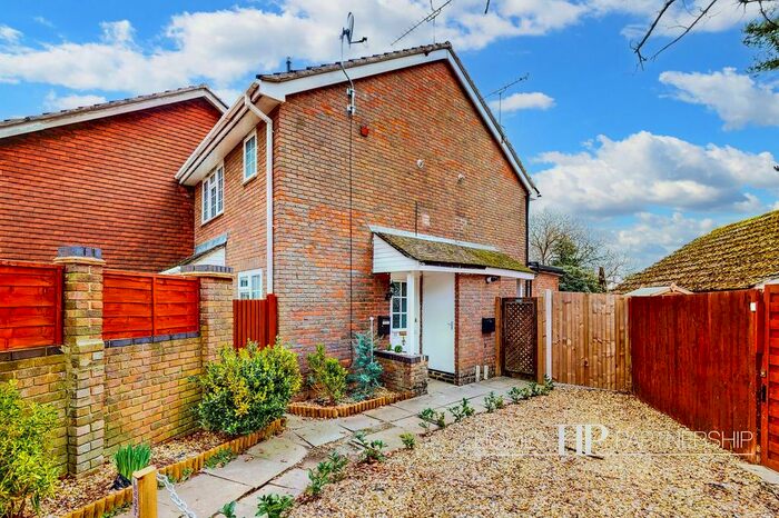 1 Bedroom Terraced House To Rent In Walton Heath, Crawley, RH10